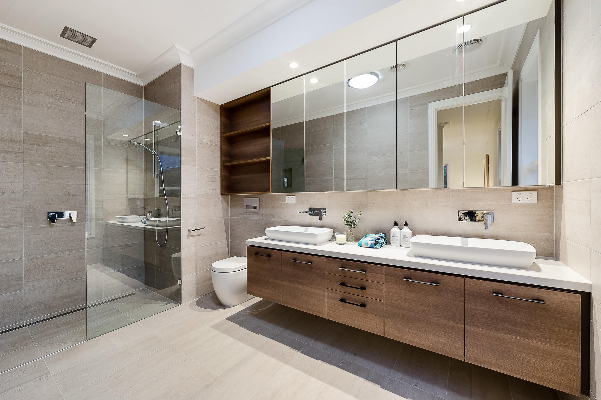 bathroom-2021-08-28-22-29-36-utc (2)