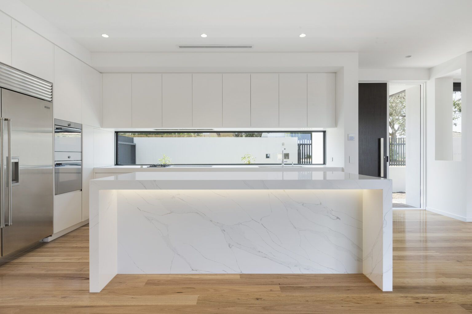 modern-kitchen-2021-08-27-23-29-56-utc